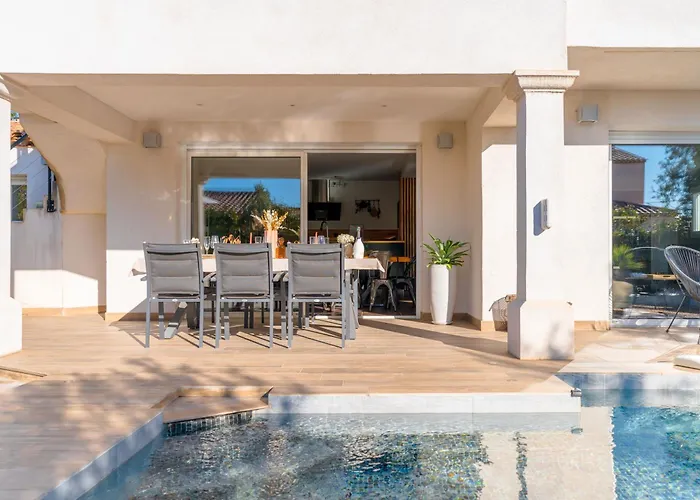 Villa Avec Piscine - Confort Et Tranquillite