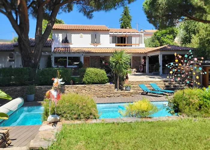 Entre Les Pins Et Les Oliviers